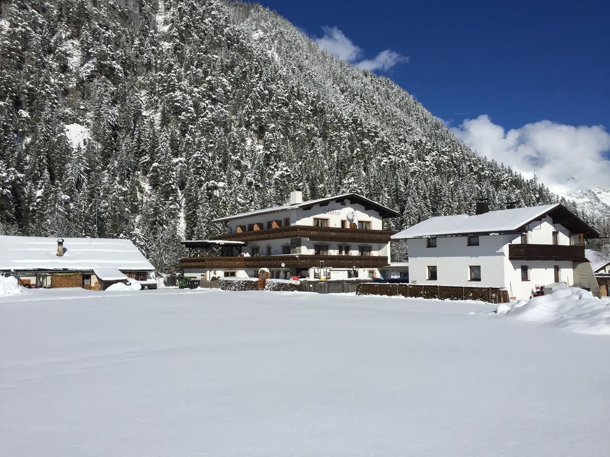 Pension Und Apartments Landhaus Marie Leutasch Eksteriør billede