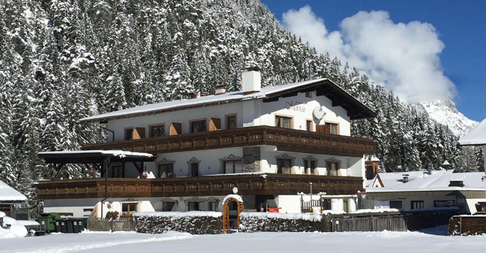 Pension Und Apartments Landhaus Marie Leutasch Eksteriør billede