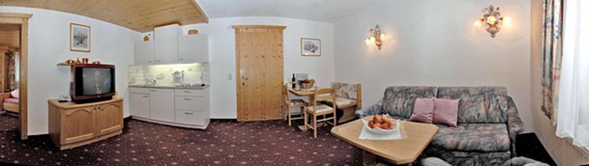 Pension Und Apartments Landhaus Marie Leutasch Eksteriør billede